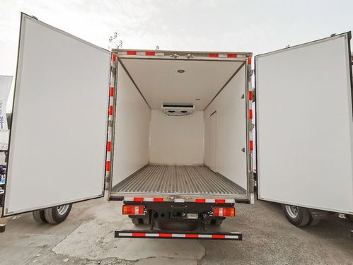 豹打天下，一马当鲜 中国重汽雪豹冷藏车引领停车服务新标杆